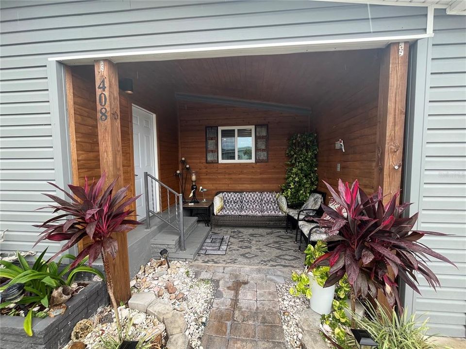 For Sale: $195,000 (2 beds, 2 baths, 736 Square Feet)