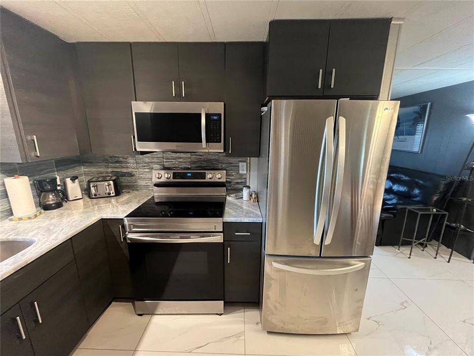 For Sale: $195,000 (2 beds, 2 baths, 736 Square Feet)
