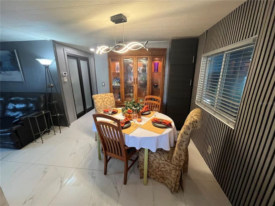 For Sale: $195,000 (2 beds, 2 baths, 736 Square Feet)