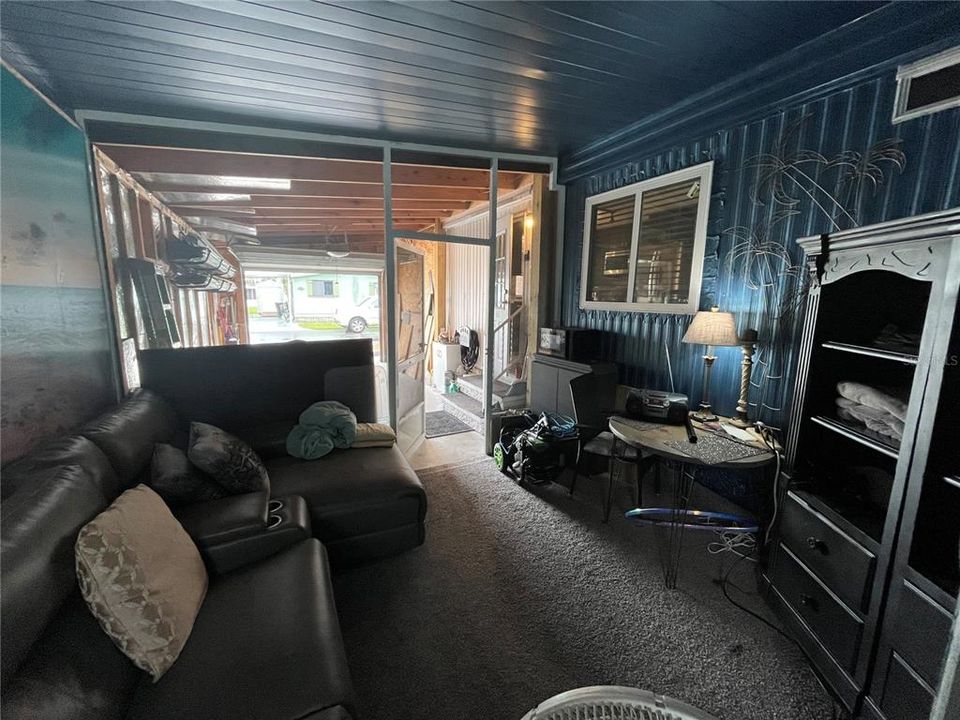 For Sale: $195,000 (2 beds, 2 baths, 736 Square Feet)