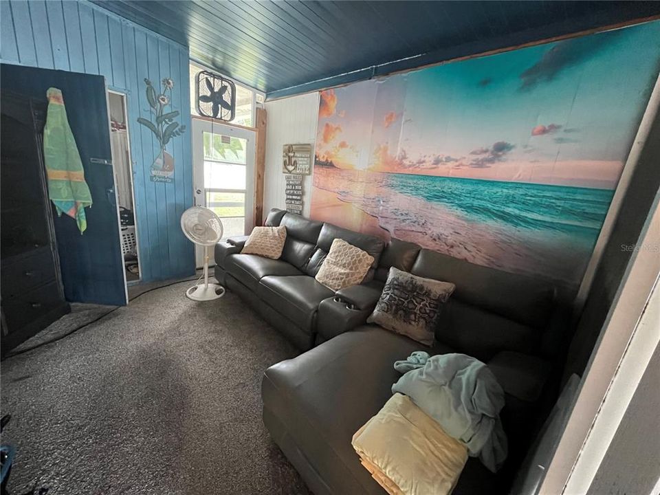 For Sale: $195,000 (2 beds, 2 baths, 736 Square Feet)