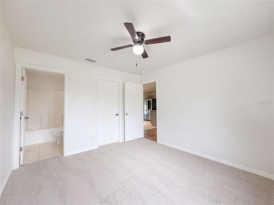 En Venta: $240,000 (3 camas, 2 baños, 1098 Pies cuadrados)
