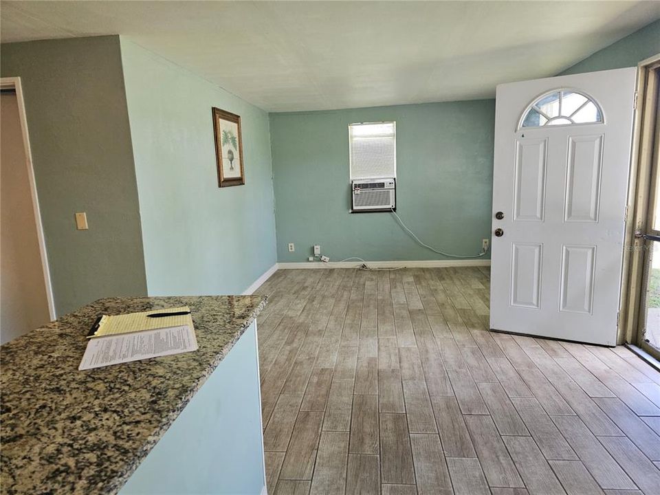 For Rent: $1,250 (1 beds, 1 baths, 576 Square Feet)