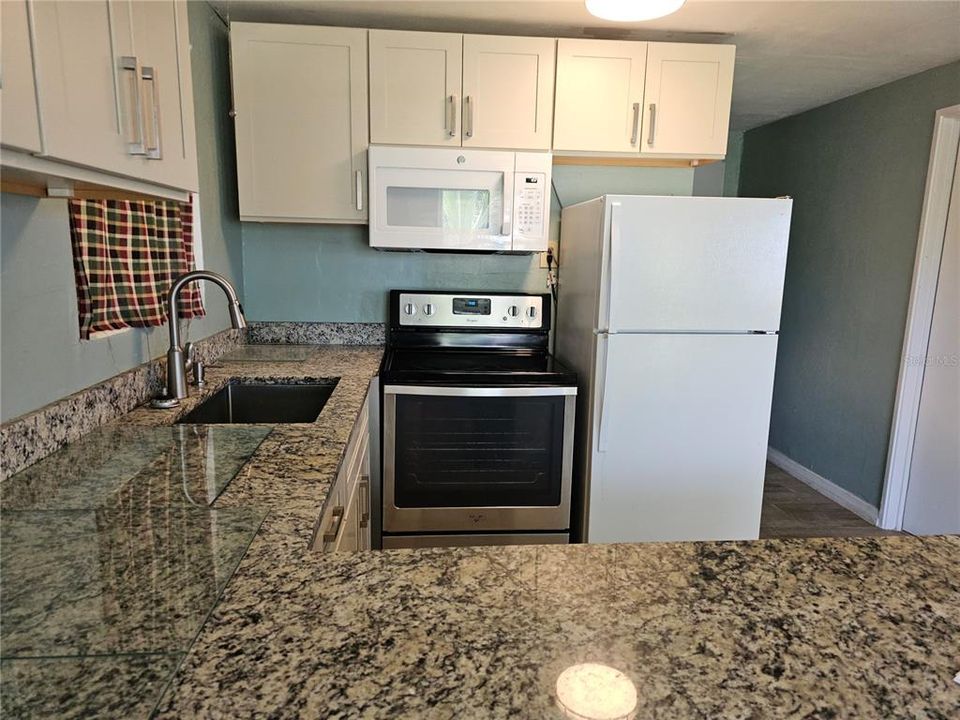 For Rent: $1,250 (1 beds, 1 baths, 576 Square Feet)