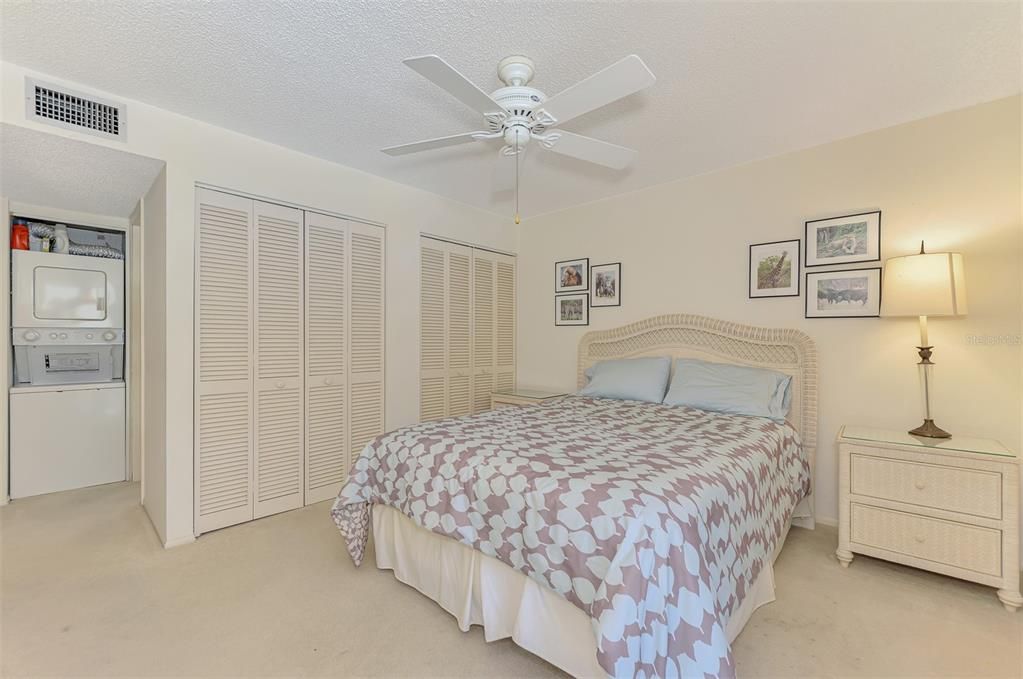 For Sale: $395,000 (2 beds, 2 baths, 934 Square Feet)