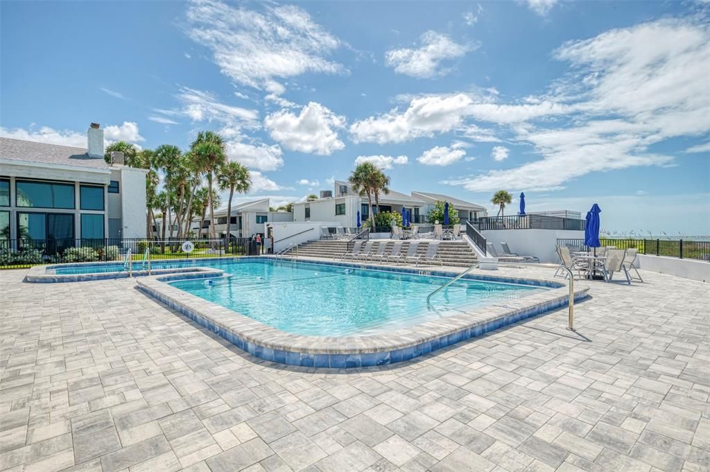For Sale: $395,000 (2 beds, 2 baths, 934 Square Feet)
