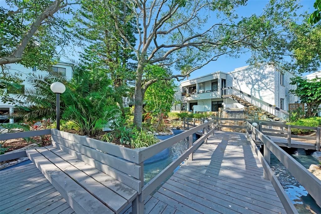 For Sale: $395,000 (2 beds, 2 baths, 934 Square Feet)