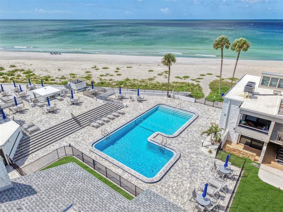 For Sale: $395,000 (2 beds, 2 baths, 934 Square Feet)