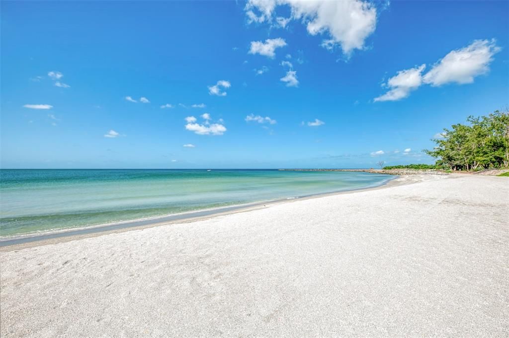 For Sale: $395,000 (2 beds, 2 baths, 934 Square Feet)