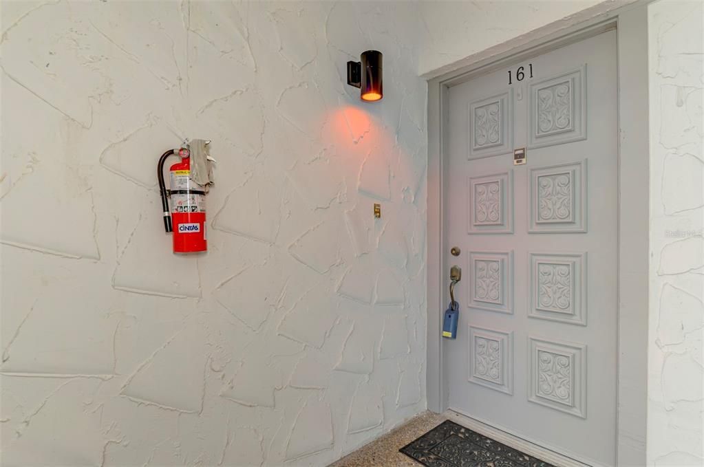 For Sale: $395,000 (2 beds, 2 baths, 934 Square Feet)