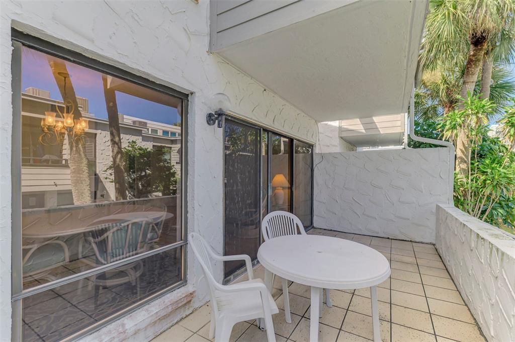 For Sale: $395,000 (2 beds, 2 baths, 934 Square Feet)
