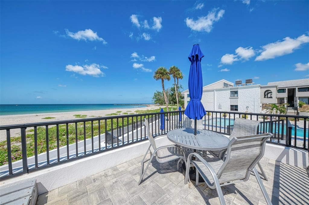 For Sale: $395,000 (2 beds, 2 baths, 934 Square Feet)