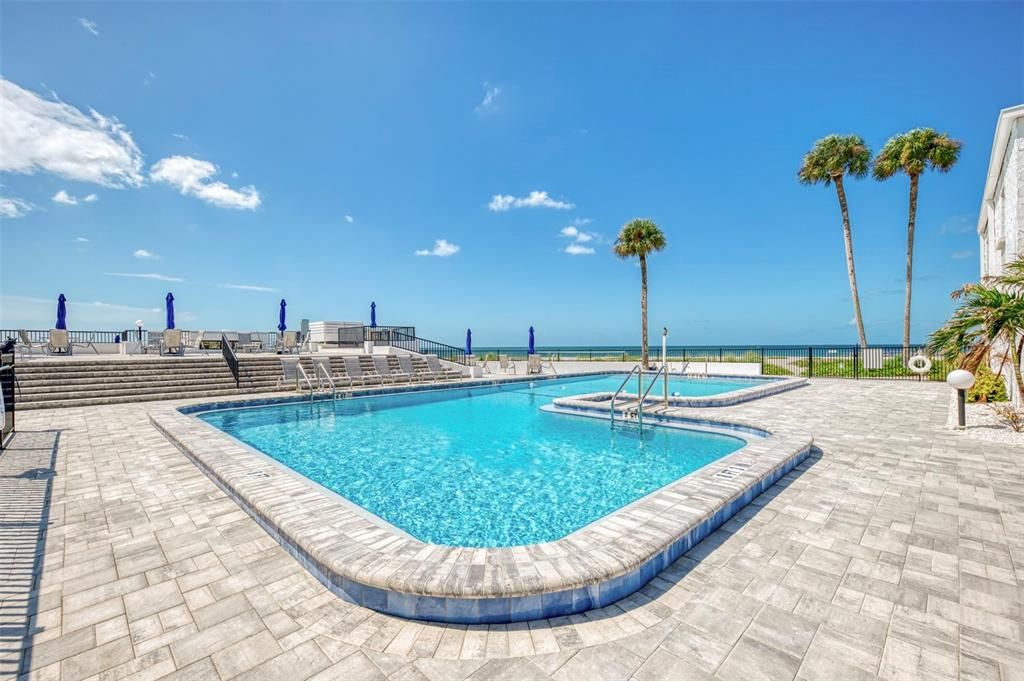 For Sale: $395,000 (2 beds, 2 baths, 934 Square Feet)