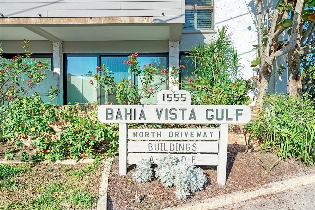 For Sale: $395,000 (2 beds, 2 baths, 934 Square Feet)