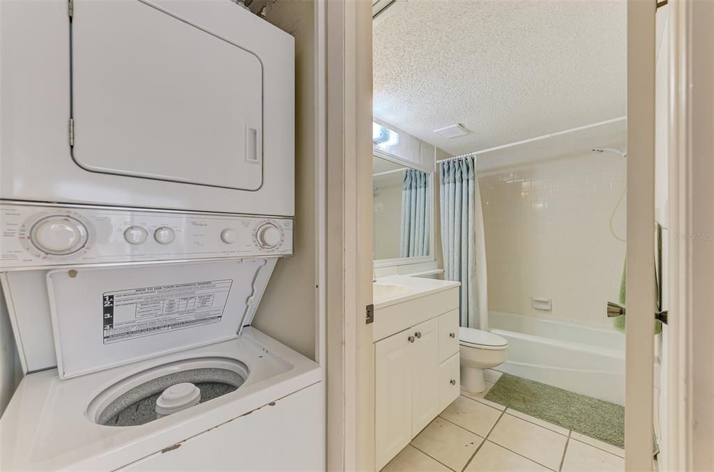For Sale: $395,000 (2 beds, 2 baths, 934 Square Feet)
