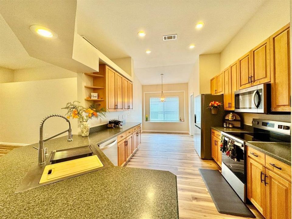 For Rent: $3,000 (4 beds, 3 baths, 2421 Square Feet)