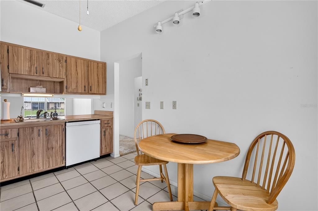 For Sale: $262,500 (2 beds, 2 baths, 1156 Square Feet)
