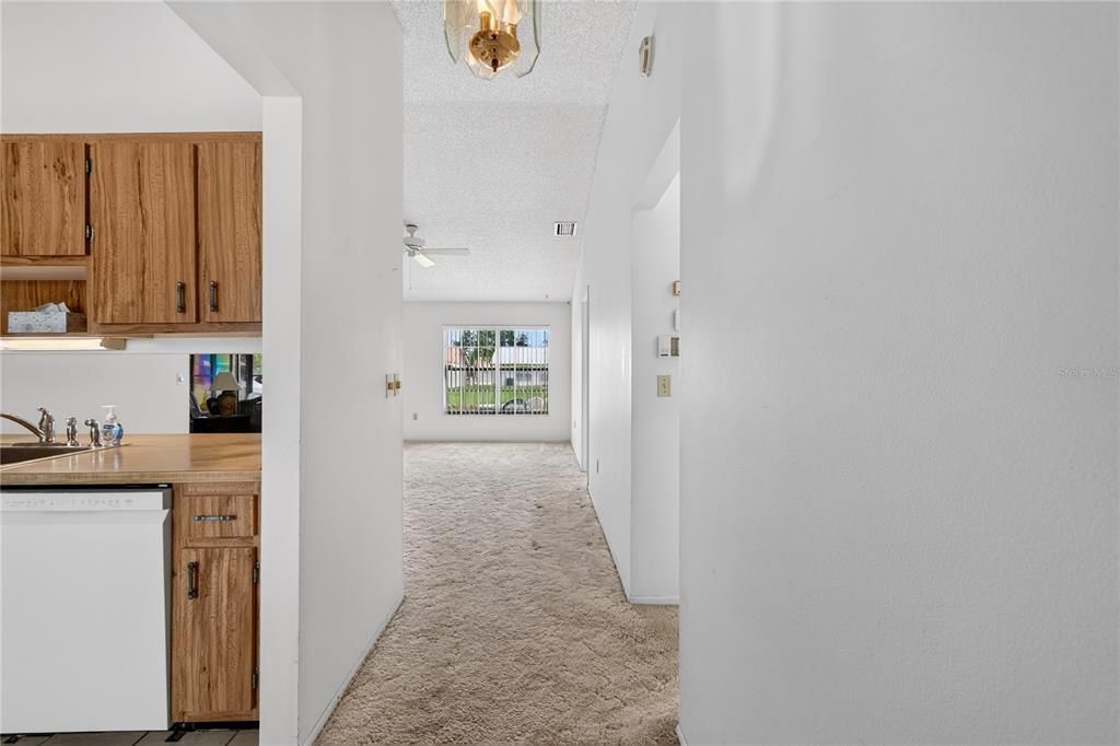 For Sale: $262,500 (2 beds, 2 baths, 1156 Square Feet)