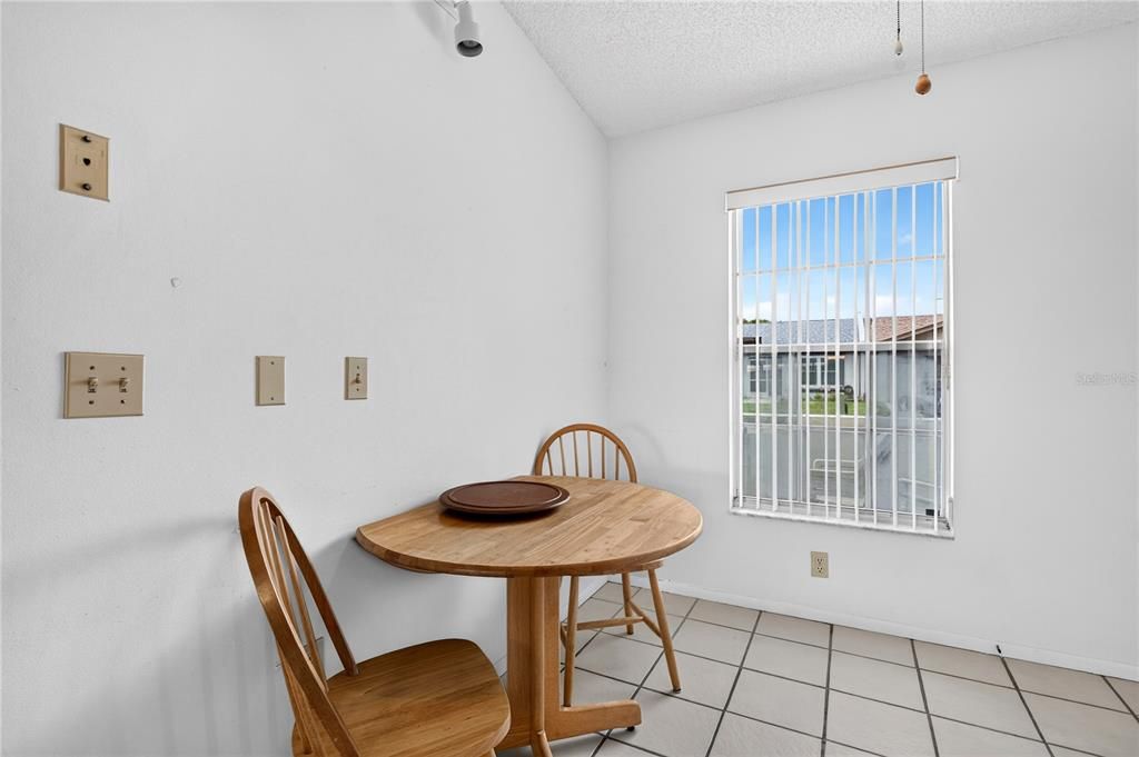 For Sale: $262,500 (2 beds, 2 baths, 1156 Square Feet)