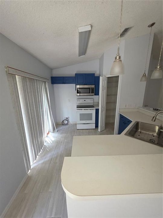 For Sale: $275,000 (3 beds, 2 baths, 1116 Square Feet)