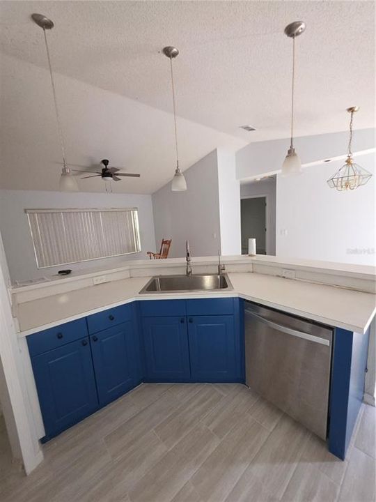 For Sale: $275,000 (3 beds, 2 baths, 1116 Square Feet)