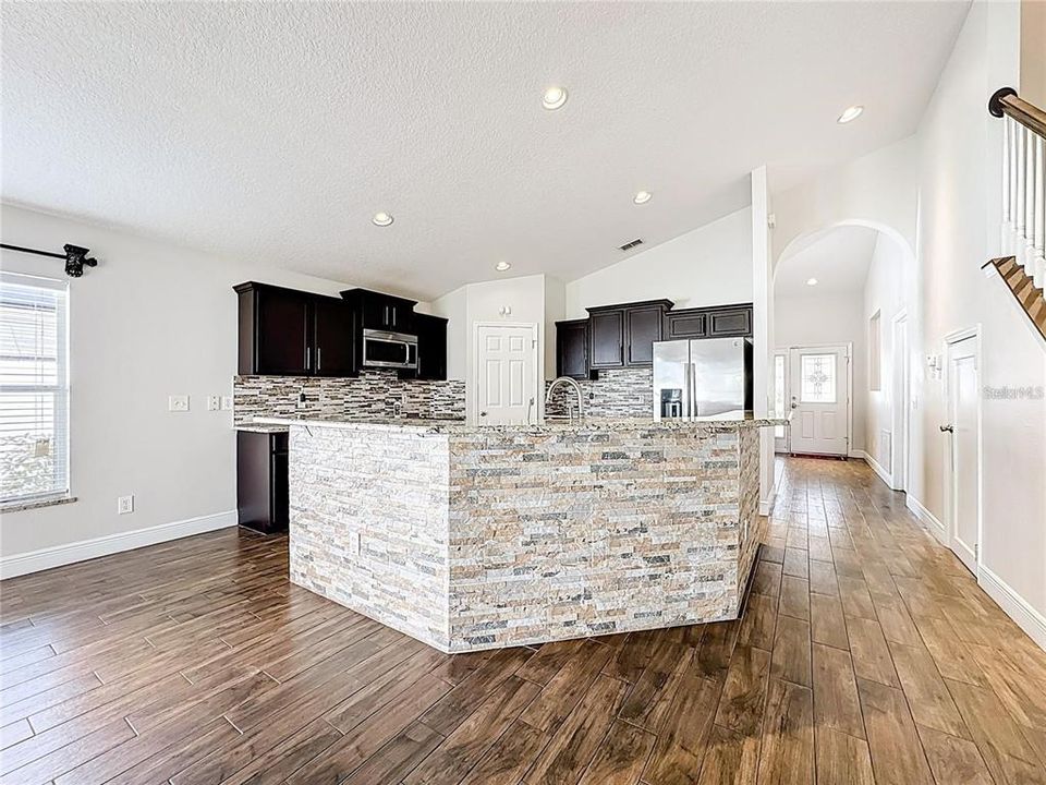 For Rent: $2,900 (4 beds, 2 baths, 2399 Square Feet)