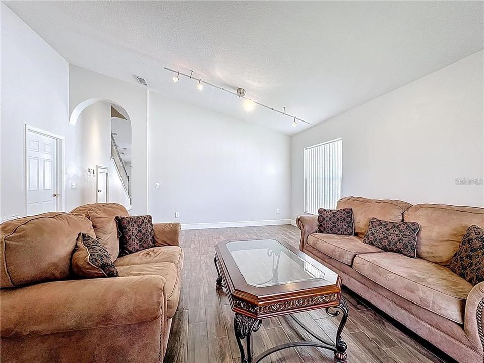 For Rent: $2,900 (4 beds, 2 baths, 2399 Square Feet)