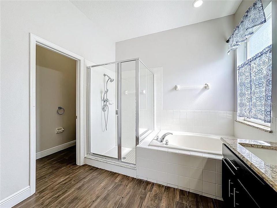 For Rent: $2,900 (4 beds, 2 baths, 2399 Square Feet)