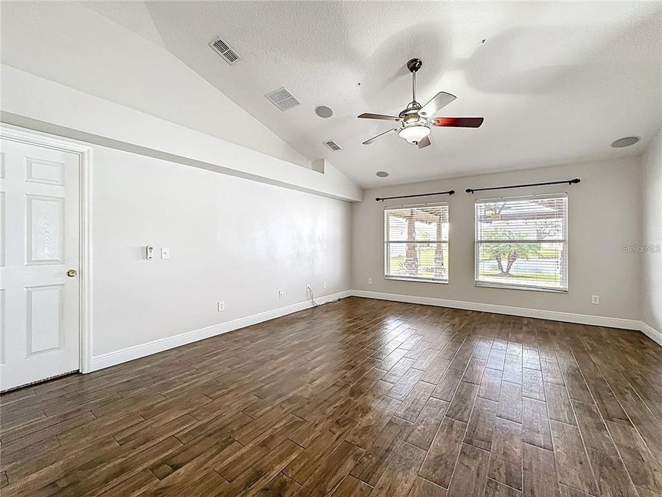 For Rent: $2,900 (4 beds, 2 baths, 2399 Square Feet)