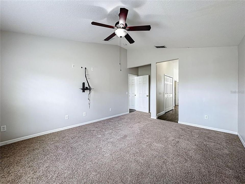 For Rent: $2,900 (4 beds, 2 baths, 2399 Square Feet)