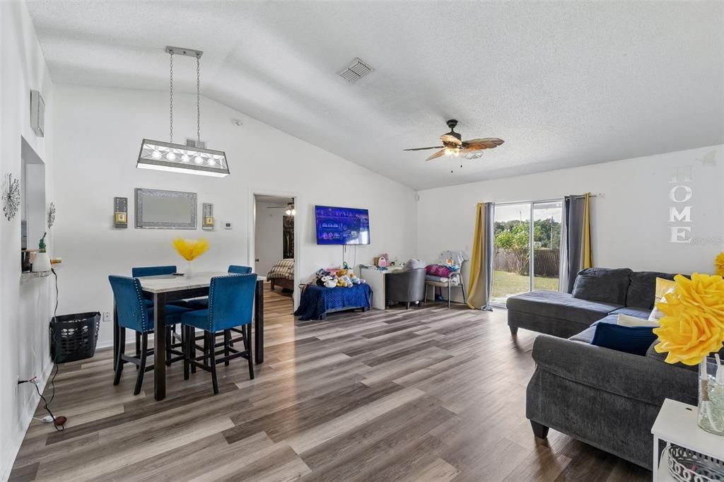 For Sale: $343,000 (3 beds, 2 baths, 1165 Square Feet)