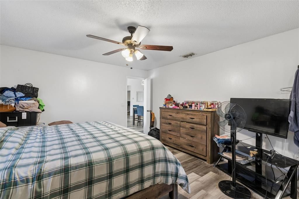 For Sale: $343,000 (3 beds, 2 baths, 1165 Square Feet)