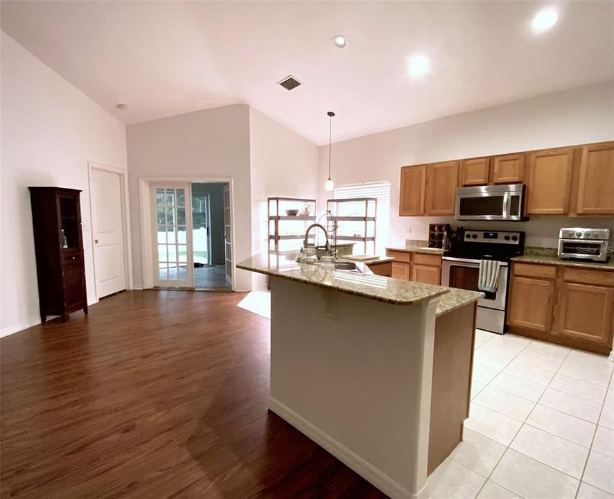 En Venta: $419,500 (4 camas, 2 baños, 1862 Pies cuadrados)