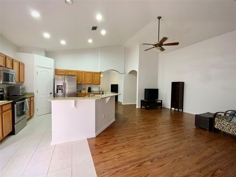 En Venta: $419,500 (4 camas, 2 baños, 1862 Pies cuadrados)