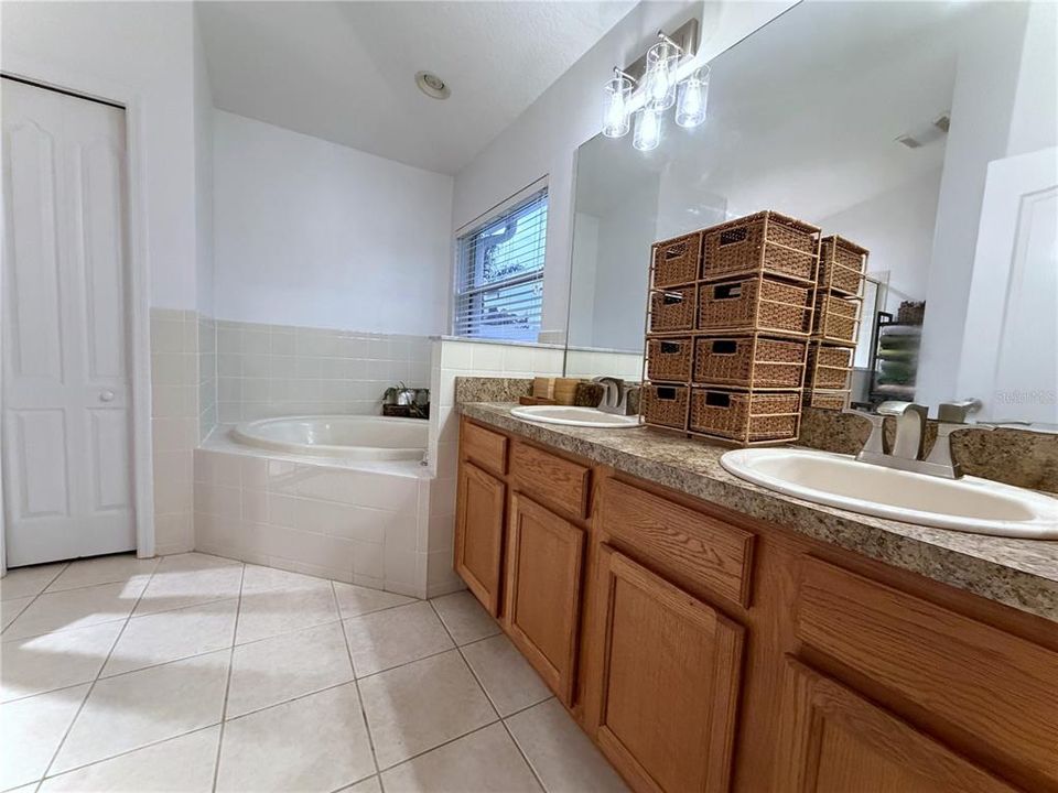 En Venta: $419,500 (4 camas, 2 baños, 1862 Pies cuadrados)