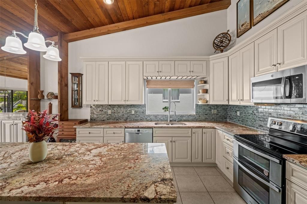For Sale: $699,000 (3 beds, 2 baths, 1843 Square Feet)