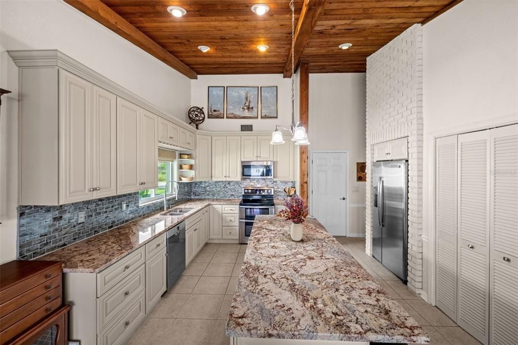 For Sale: $699,000 (3 beds, 2 baths, 1843 Square Feet)