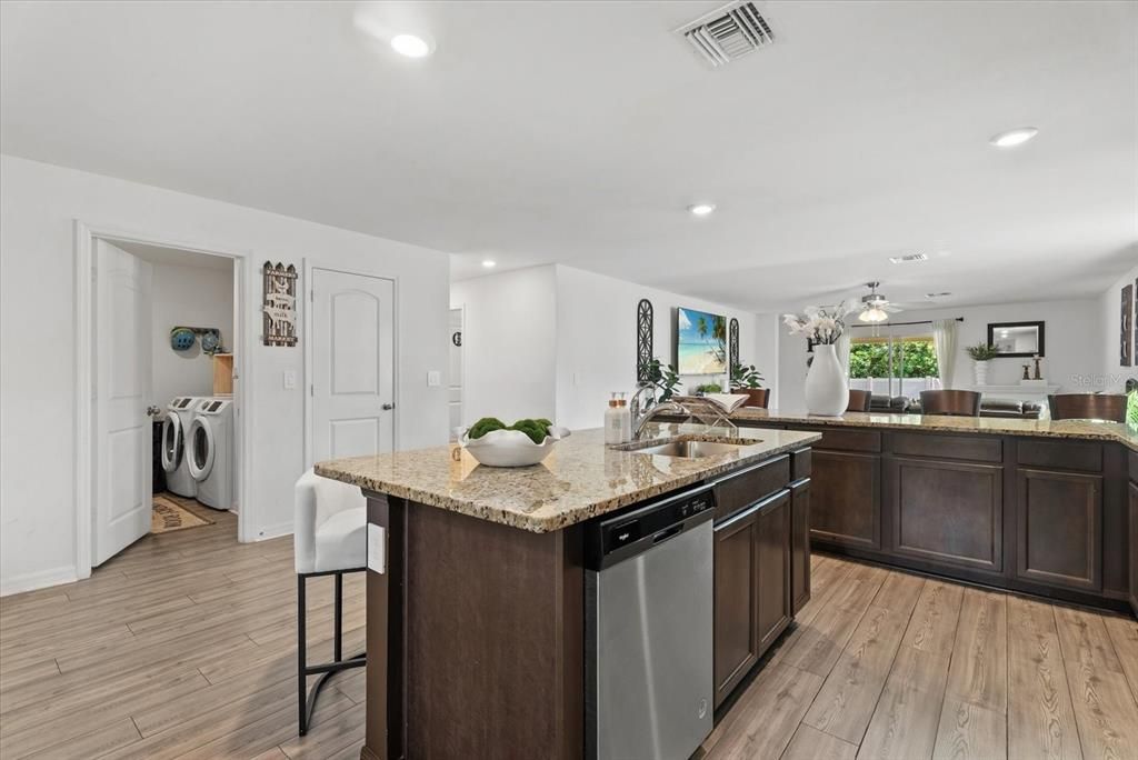En Venta: $324,900 (3 camas, 2 baños, 1689 Pies cuadrados)