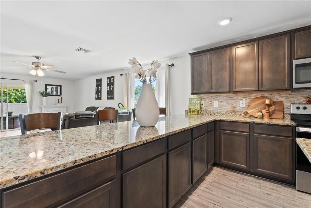 En Venta: $324,900 (3 camas, 2 baños, 1689 Pies cuadrados)