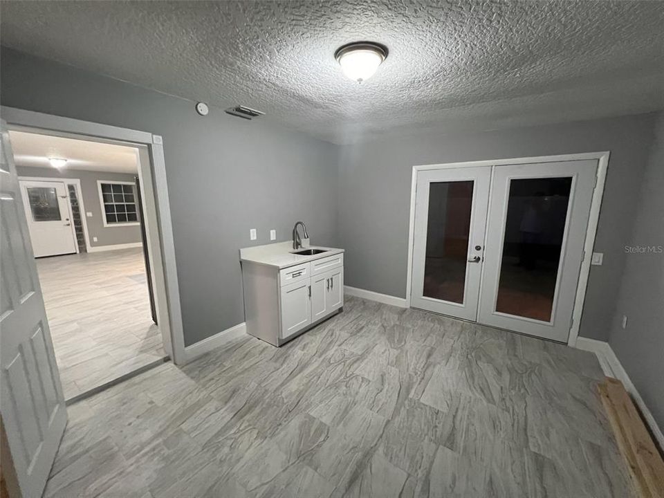 For Rent: $2,600 (4 beds, 2 baths, 1269 Square Feet)