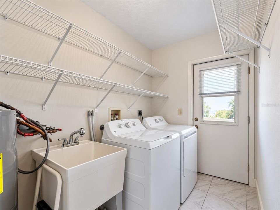 For Sale: $239,000 (2 beds, 2 baths, 1222 Square Feet)