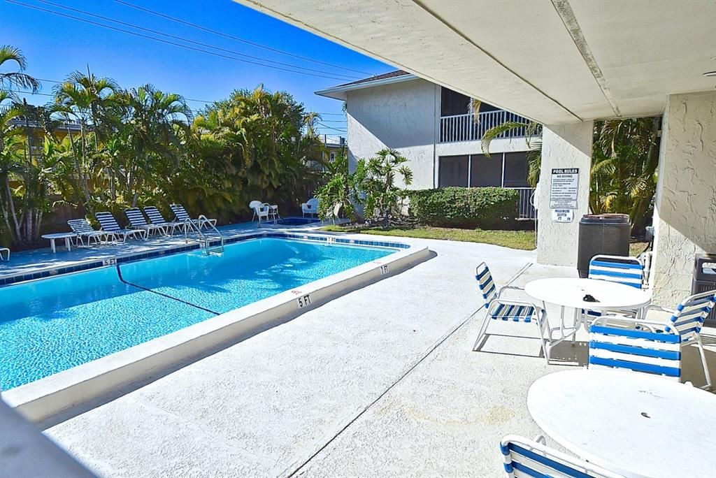 For Rent: $1,990 (2 beds, 2 baths, 885 Square Feet)