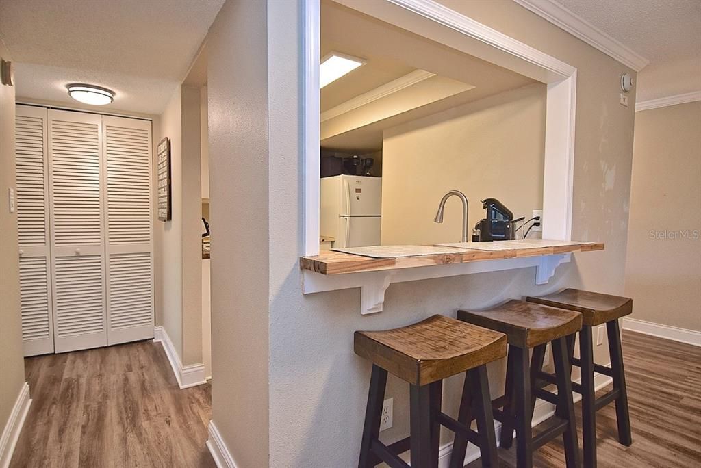 For Rent: $1,990 (2 beds, 2 baths, 885 Square Feet)