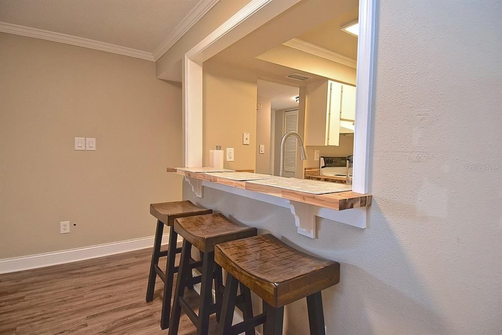 For Rent: $1,990 (2 beds, 2 baths, 885 Square Feet)