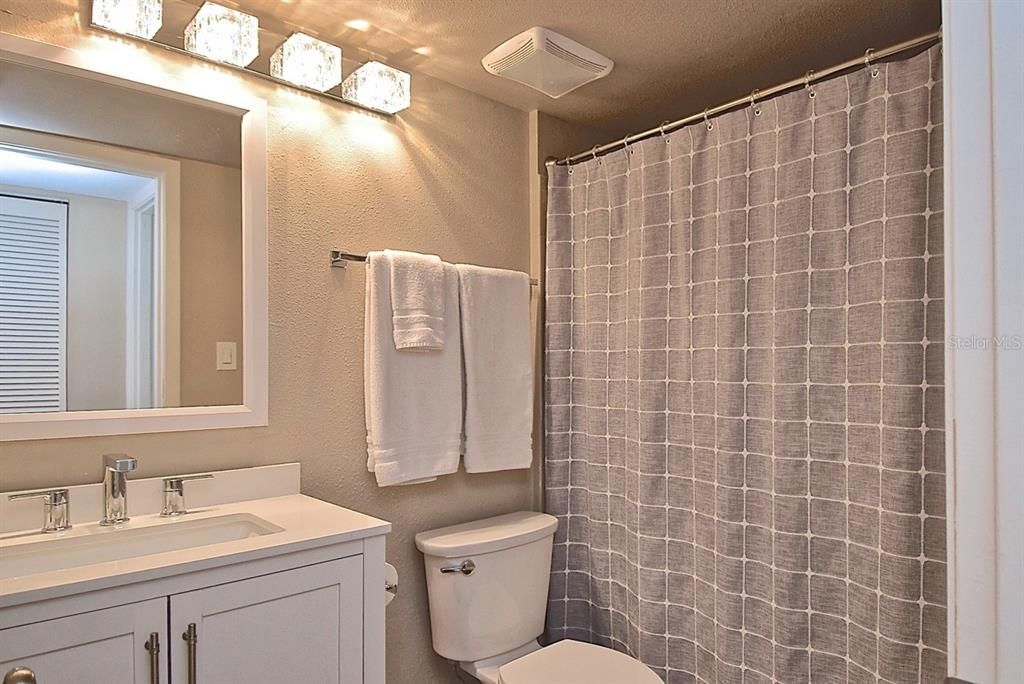 For Rent: $1,990 (2 beds, 2 baths, 885 Square Feet)