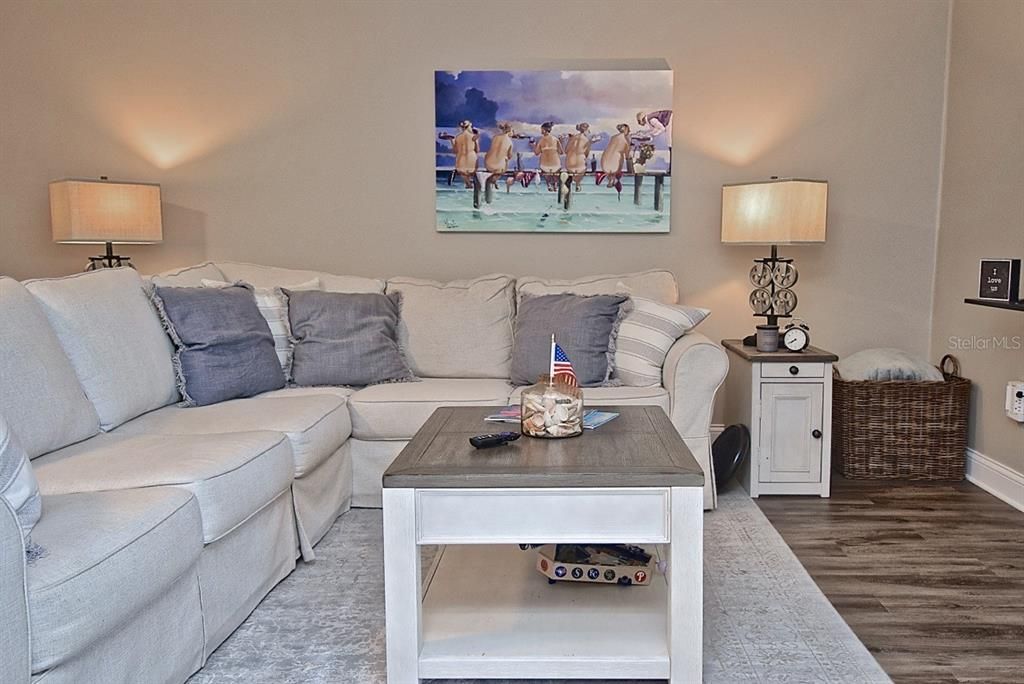 For Rent: $1,990 (2 beds, 2 baths, 885 Square Feet)