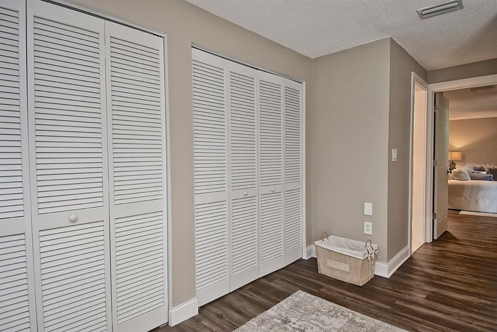 For Rent: $1,990 (2 beds, 2 baths, 885 Square Feet)