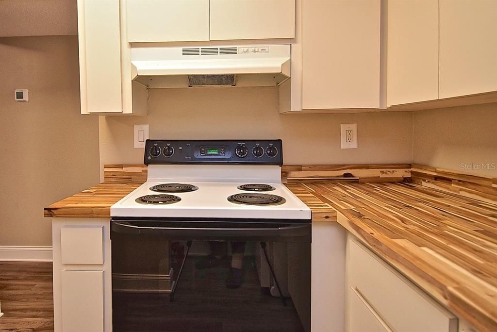 For Rent: $1,990 (2 beds, 2 baths, 885 Square Feet)