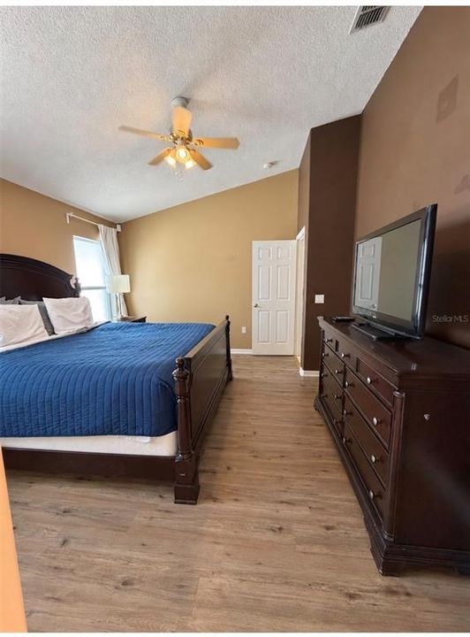 For Sale: $454,000 (4 beds, 3 baths, 1760 Square Feet)