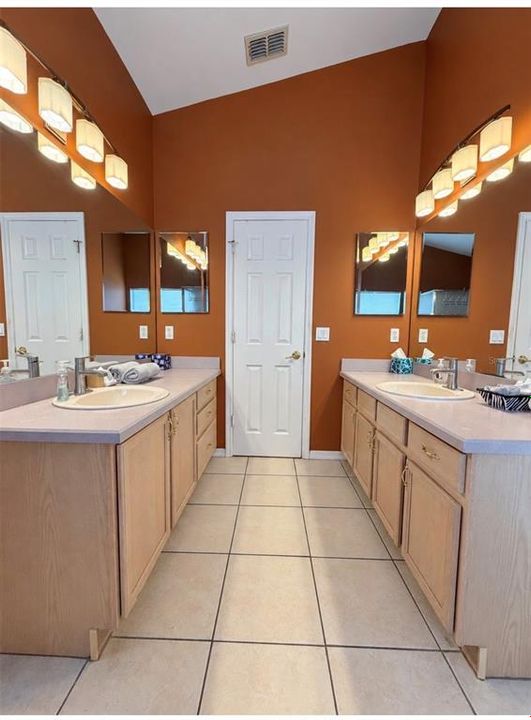 For Sale: $454,000 (4 beds, 3 baths, 1760 Square Feet)